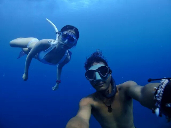 潛水拍照新姿勢,放下你的剪刀手,我們來這樣拍 潛水拍照新姿勢,放下你的剪刀手,我們來這樣拍